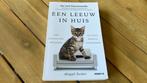 Abigail Tucker - Een leeuw in huis, Ophalen of Verzenden, Zo goed als nieuw, Katten