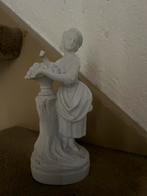 Vintage Porseleinen biscuit Beeldje Vrouw met Bloemenmand, Ophalen of Verzenden