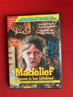 Madelief, krassen in het tafelblad, Alle leeftijden, Overige genres, Ophalen of Verzenden, Zo goed als nieuw