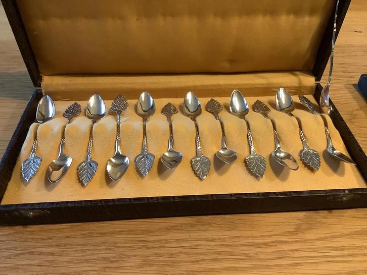 Antiek zilveren lepeltjes in cassette bladvorm, Antiek en Kunst, Antiek | Goud en Zilver, Ophalen of Verzenden