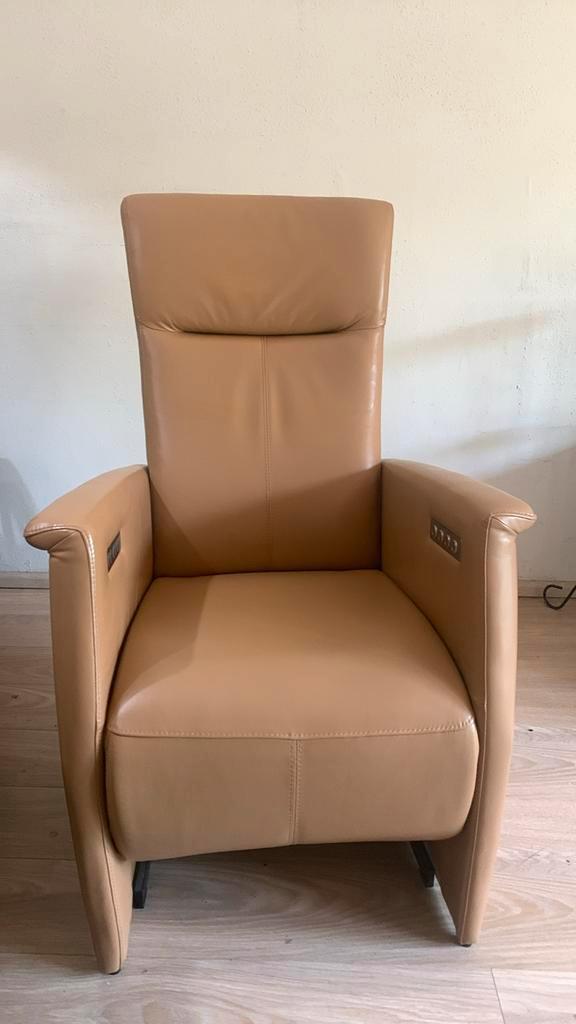 Sta op stoel-  Varese- van Velderhoff, Huis en Inrichting, Fauteuils, Zo goed als nieuw, Leer, 50 tot 75 cm, 75 tot 100 cm, Ophalen