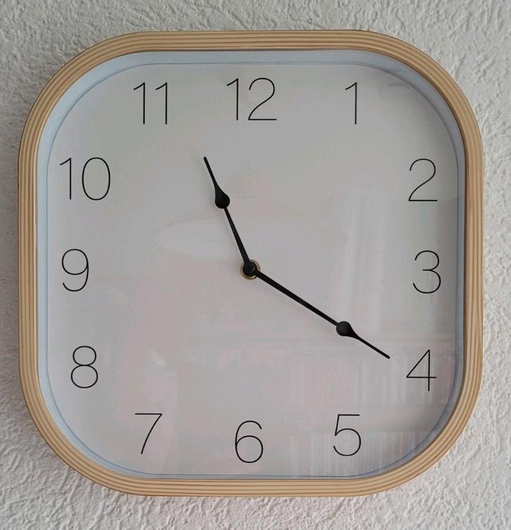 Moderne houtlook kunststof quarzklok, Sieraden, Tassen en Uiterlijk, Horloges | Dames, Zo goed als nieuw, Overige merken, Ophalen of Verzenden