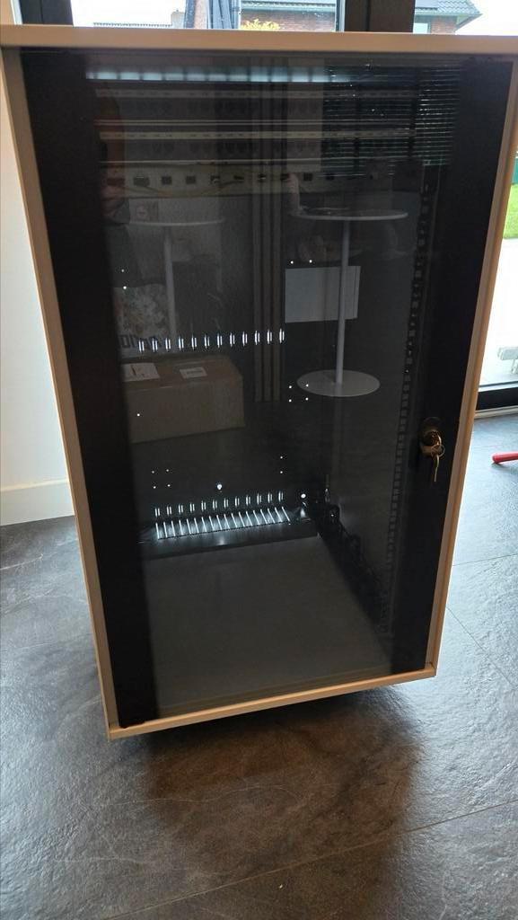 Legrand 21U patchkast wandmontage, Computers en Software, Serverkasten, Gebruikt, Glas, Plaatstaal, Ophalen