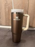 Stanley Quencher Tumbler (887ml) – Bronze with White Handle, Ophalen of Verzenden, Zo goed als nieuw