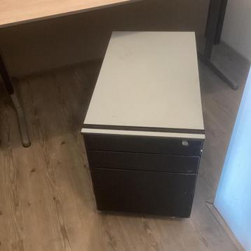 Metalen bureaukast met 3 lades