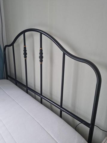 Bedframe + Lattenbodem 140x200 
