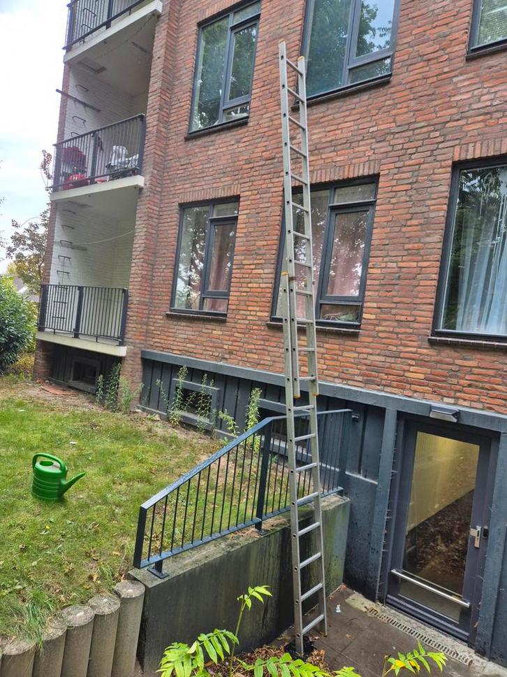 Aluminium Uitschuifladder - 2x12 treden, Doe-het-zelf en Verbouw, Ladders en Trappen, Ophalen