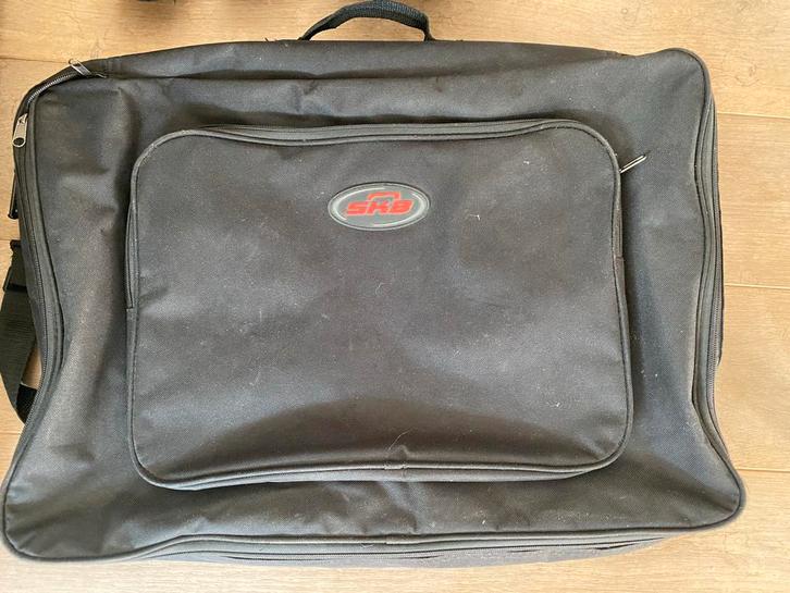 SKB PS-8 Powered Pedalboard incl. tas en voeding, Muziek en Instrumenten, Standaards, Zo goed als nieuw, Gitaar, Ophalen