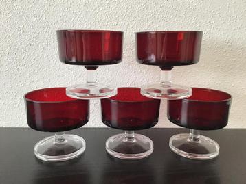 5 cocktailglas,  Cavalier rouge Luminarc France. Ijscoupes.