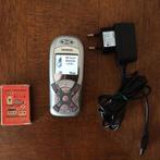 Siemens MC60 klein zilver mobiel telefoontje met oplader, Gebruikt, Ophalen of Verzenden, Klassiek of Candybar, Zonder simlock
