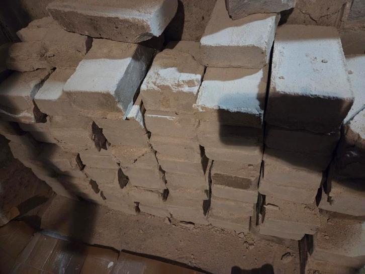 Gratis Bakstenen - ongeveer 75 stuks en wat halfjes, Doe-het-zelf en Verbouw, Metselstenen, Gebruikt, Bakstenen, Ophalen