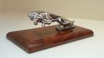 Metalen Jaguar Leaper op notenhouten plankje, Ophalen of Verzenden, Zo goed als nieuw, Auto's