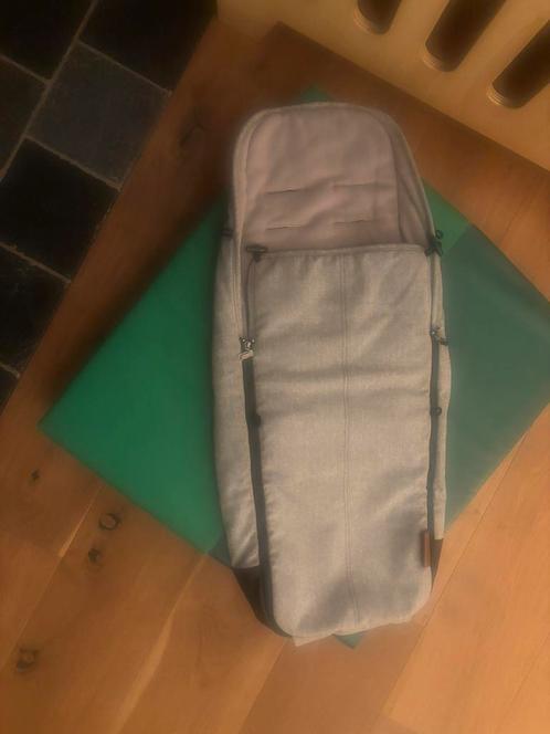 Voetenzak Mutsy Nexo lichtgrijs, Kinderen en Baby's, Kinderwagens en Combinaties, Zo goed als nieuw, Kinderwagen, Mutsy, Ophalen of Verzenden