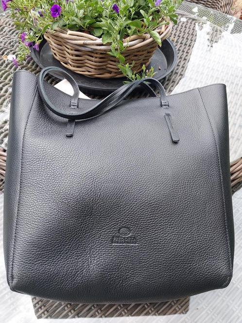 Schouder Tas (Fred de la Bretoniere), Sieraden, Tassen en Uiterlijk, Tassen | Damestassen, Nieuw, Handtas, Zwart, Ophalen of Verzenden