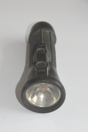 Oude rubberen zaklamp  beschikbaar voor biedingen