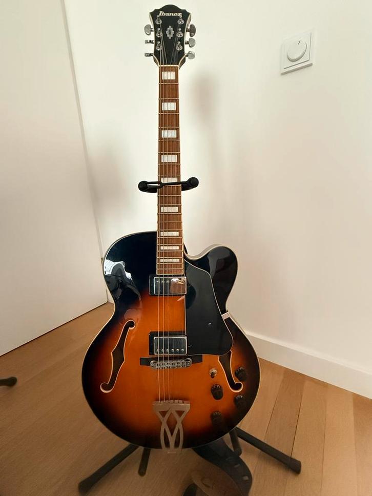 Ibanez Gitaar met Versterker en Accessoires - Complete Set, Muziek en Instrumenten, Snaarinstrumenten | Gitaren | Elektrisch, Zo goed als nieuw