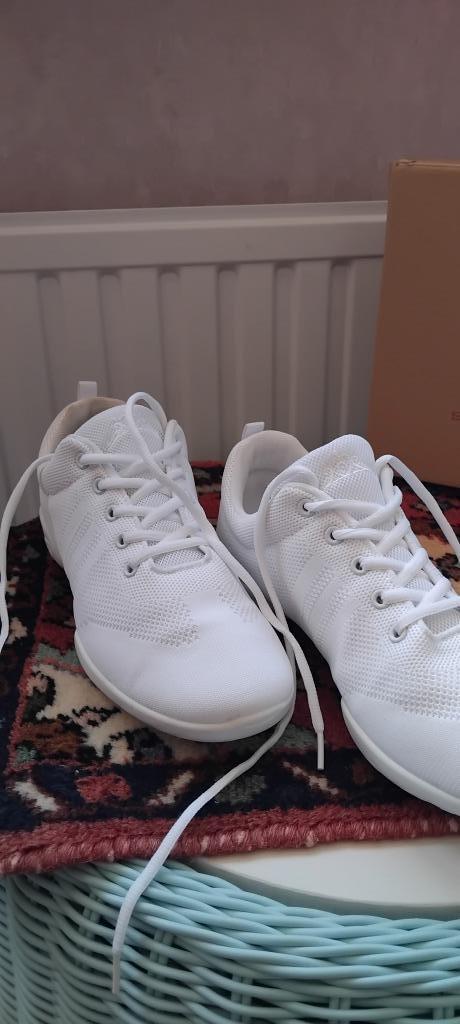 danssneakers/zumbasneakers, maat 42 met splitzool, Sport en Fitness, Dansen, Zo goed als nieuw, Schoenen, Ophalen of Verzenden