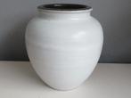 Mobach Utrecht wit witte vaas model C19 vintage, Antiek en Kunst, Ophalen of Verzenden