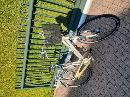Dames fiets gazelle kapotte achterband, Fietsen en Brommers, Fietsen | Dames | Damesfietsen, Zo goed als nieuw, Gazelle, Versnellingen