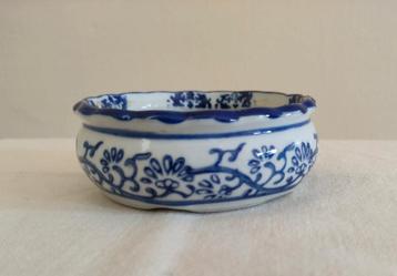 Vintage kleine plantenpot meer dan 30 jaar oud. beschikbaar voor biedingen