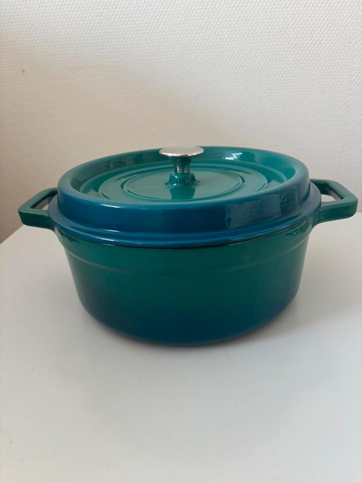 Gietijzeren  braad pan van Sola ( staub ), Huis en Inrichting, Keuken | Potten en Pannen, Zo goed als nieuw, Koekenpan of Braadpan
