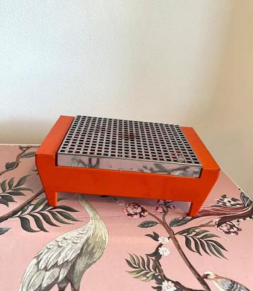 Vintage oranje Brabantia warmhoudplaatje. beschikbaar voor biedingen