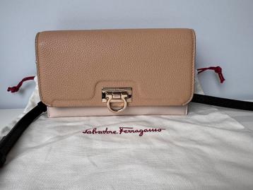 Salvatore Ferragamo beschikbaar voor biedingen