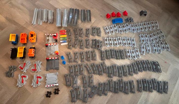 Grote partij Lego Duplo treinrails en accessoires, Kinderen en Baby's, Speelgoed | Duplo en Lego, Gebruikt, Duplo, Losse stenen