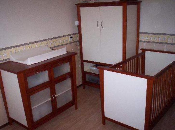 Complete babykamer / kinderkamer massief kersen wit, Kinderen en Baby's, Kinderkamer | Bedden, Zo goed als nieuw, 180 cm of meer