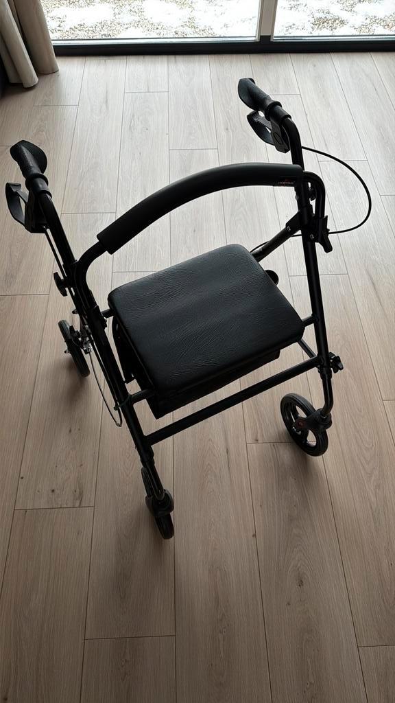 Lucovitaal Compacto rollator, Diversen, Rollators, Zo goed als nieuw, Lichtgewicht, Opvouwbaar, Ophalen