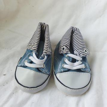 Stoere blauwe babyschoentjes. mt 16/17 beschikbaar voor biedingen