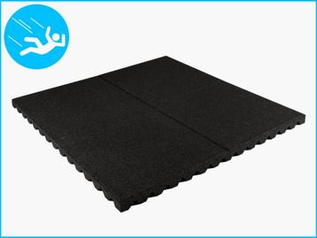 2 rubberen tegels voor speeltoestel 100x100x4,5cm prijs p.st beschikbaar voor biedingen