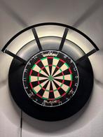 Winmau blade 6 dartbord + winmau verlichting + surround, Sport en Fitness, Darts, Ophalen, Zo goed als nieuw, Dartbord