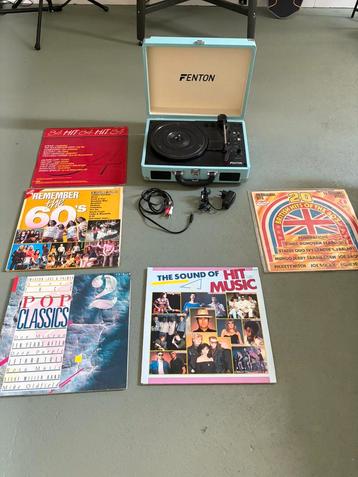 Leuke startersset fenton retro platenspeler 5 verzamelalbum beschikbaar voor biedingen