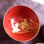 JAPAN: Drie Lakwerk Kommen Rood Zwart en Goudluster, Antiek en Kunst, Verzenden