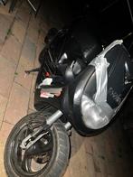 2 SCOOTER TE RUIL BIED ALLES ( 125cc/ 70 motor niet complee), Fietsen en Brommers, Ophalen