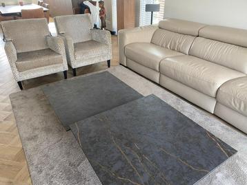 Lederen bank met mooie fauteuils beschikbaar voor biedingen