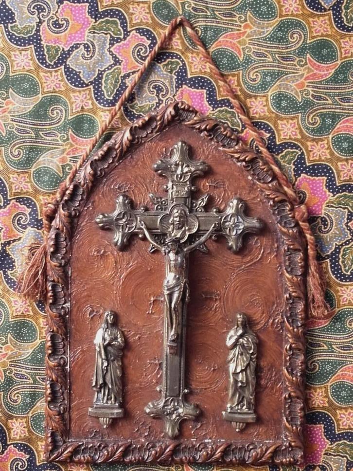 Mooie antieke hanger uit Frankrijk met kruisbeeld 38,5 cm., Antiek en Kunst, Antiek | Religie, Ophalen of Verzenden