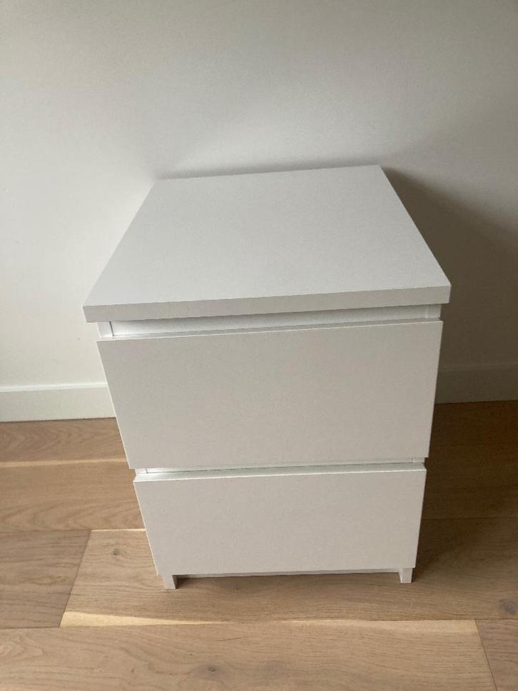 Malm ladekast nachtkastje 2 lades, Huis en Inrichting, Slaapkamer | Nachtkastjes, Gebruikt, 55 tot 70 cm, Minder dan 45 cm, Ophalen