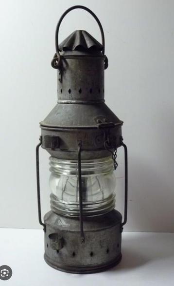 Antieke scheepslamp beschikbaar voor biedingen