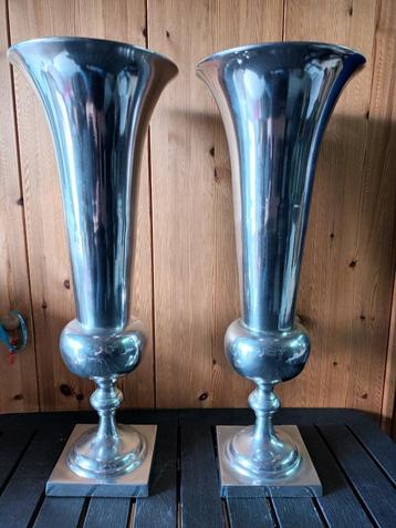 2x grote aluminium vaas samen 10 euro beschikbaar voor biedingen