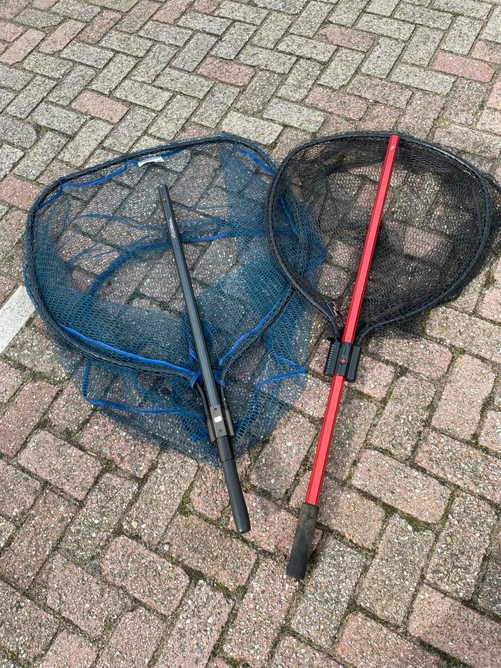 2 rubberrized schepnetten Iron Claw & Predox, Watersport en Boten, Hengelsport | Roofvissen, Zo goed als nieuw, Ophalen