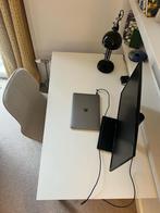 Ikea white desk and chair - perfect condition, Huis en Inrichting, Bureaus, Ophalen of Verzenden