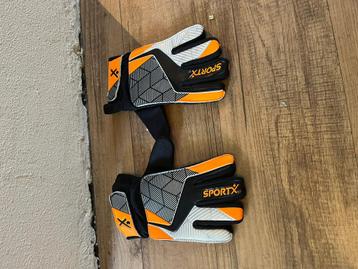 Keeper handschoenen beschikbaar voor biedingen