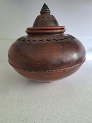 Indonesische pot  beschikbaar voor biedingen