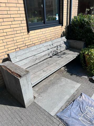 Houten tuinbank gratis op te halen beschikbaar voor biedingen