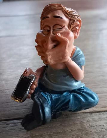 Beeldje Vlogger met Smartphone beschikbaar voor biedingen