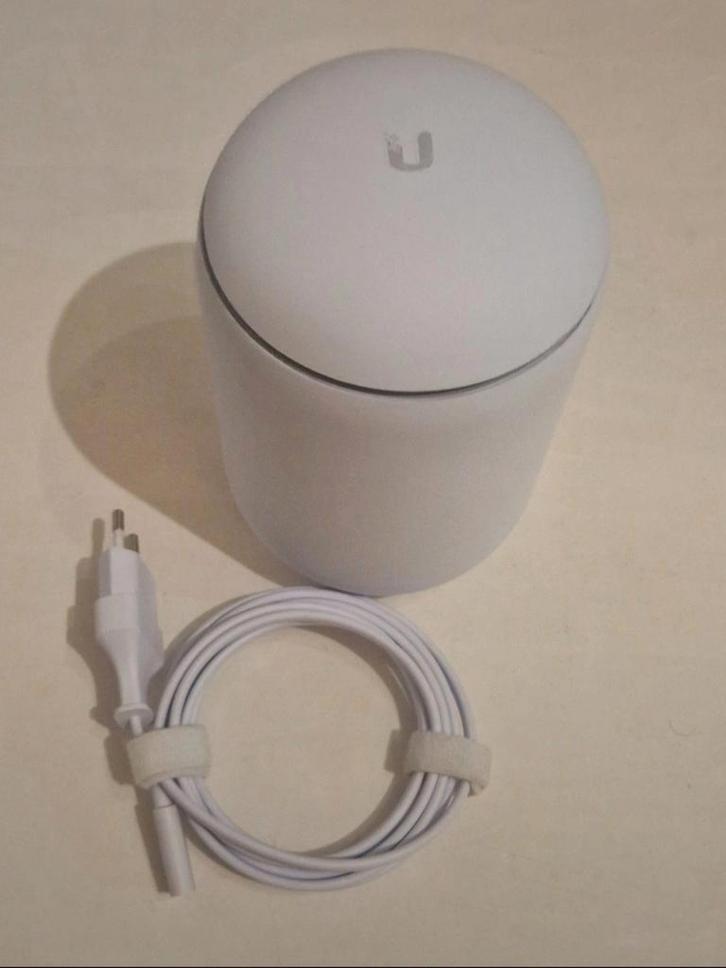 Unifi Dream Machine (UDM) - Krachtige Router, Computers en Software, Routers en Modems, Zo goed als nieuw, Router, Ophalen of Verzenden