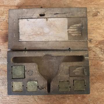 Muntgewicht doos antiek beschikbaar voor biedingen