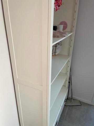 Kast beschikbaar voor biedingen